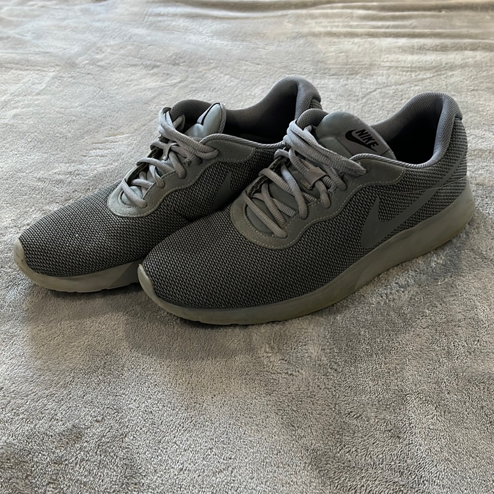 Nike Tanjun Tennis Shoes